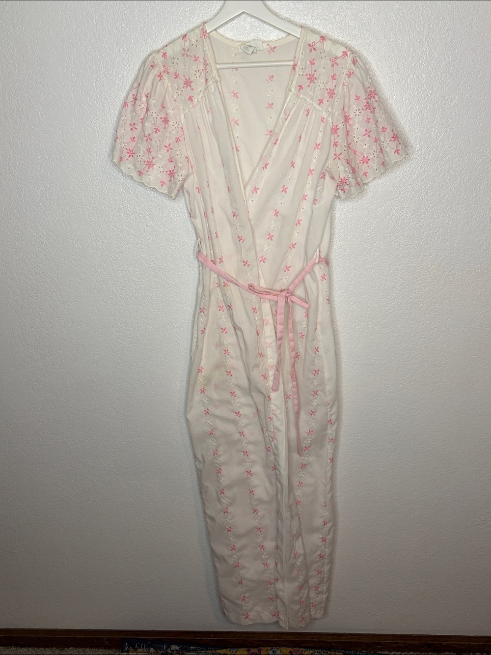 Vintage 1960-1970 White & Pint Eyelet Embroidered Floor Length Robe Size Medium